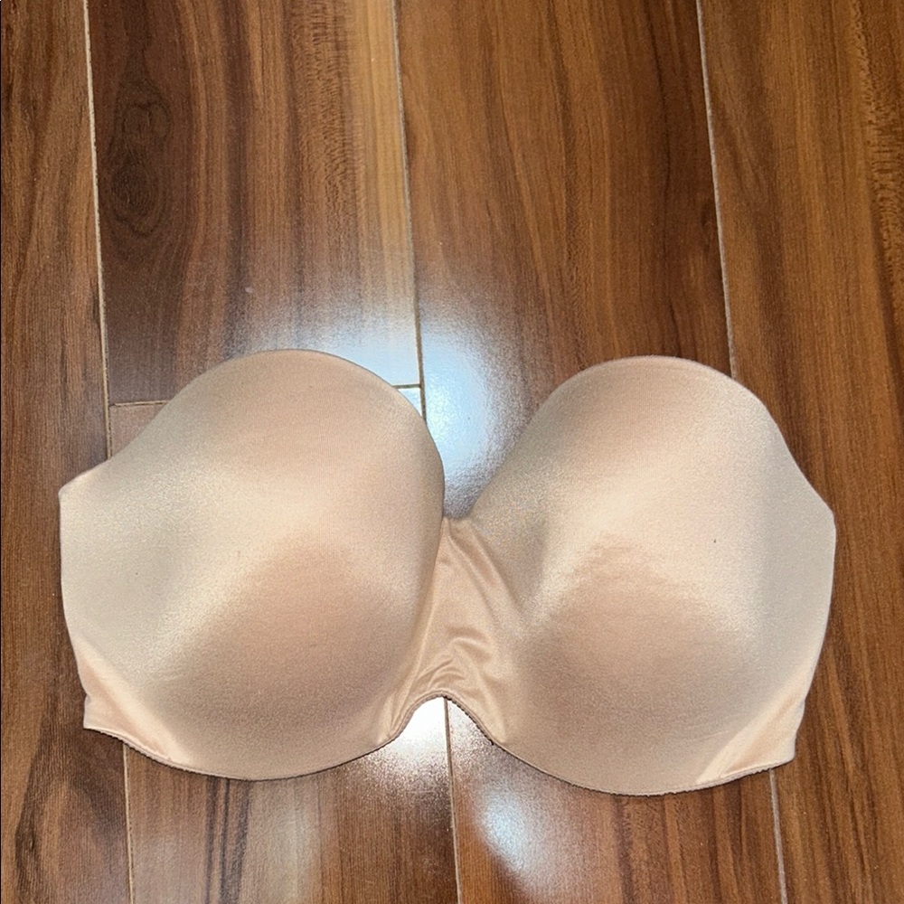 32DDD Victoria’s Secret body by Victoria lined Strapless Nude Bra